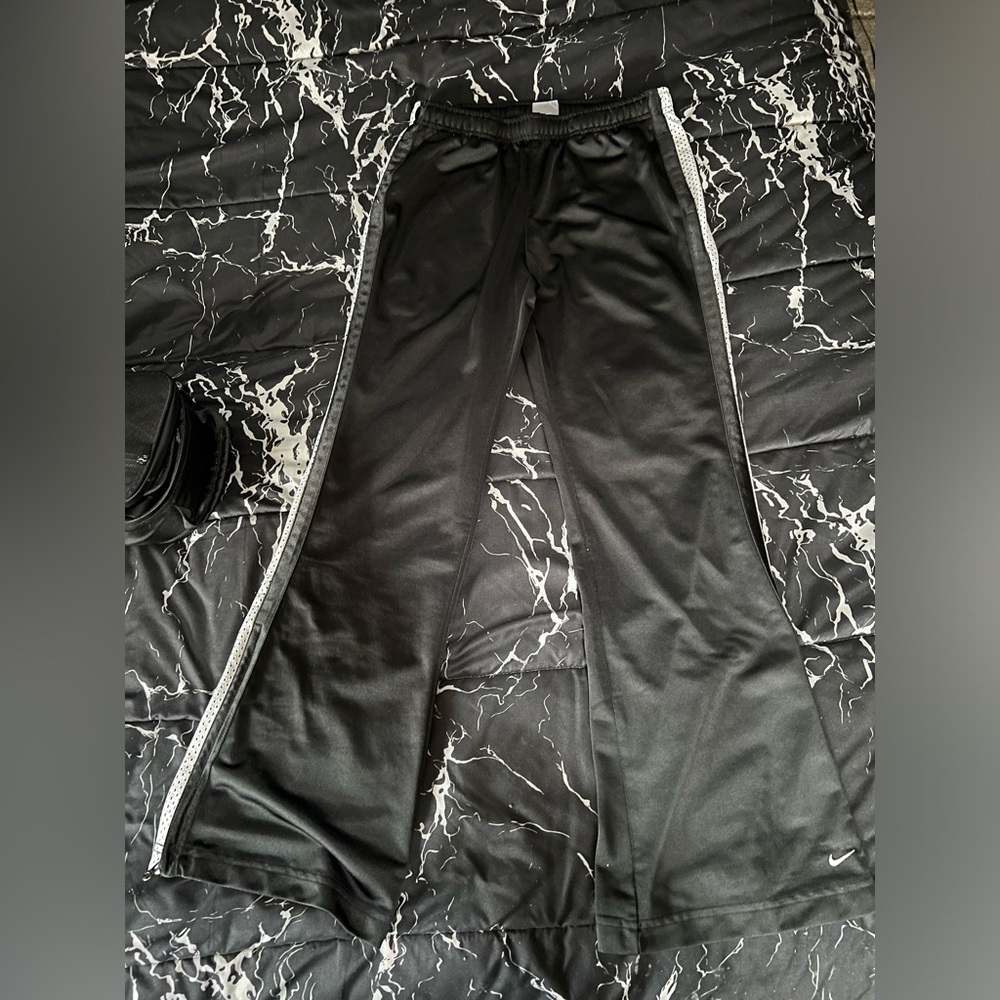 Nike woman’s drawstring athletic pants